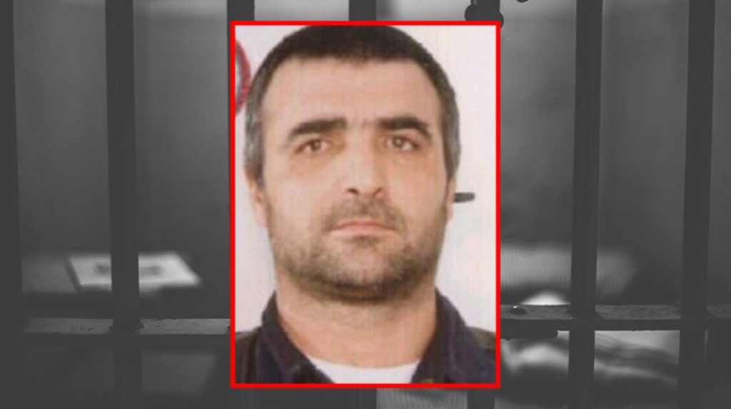 Giuseppe Fanara, 60, a former member of the Sicilian Cosa Nostra has bitten off and swallowed a prison guard's finger.